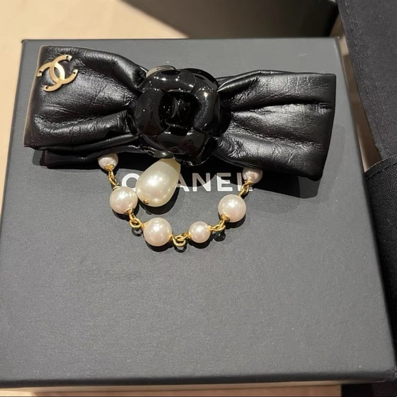Chanel bow brooch - Picture 2 of 6